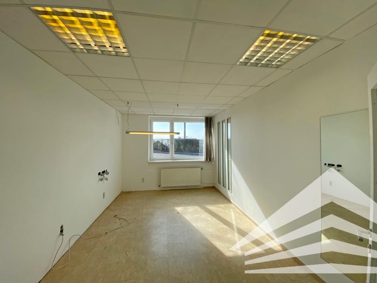 Büro/Behandlungszimmer Beispiel EG