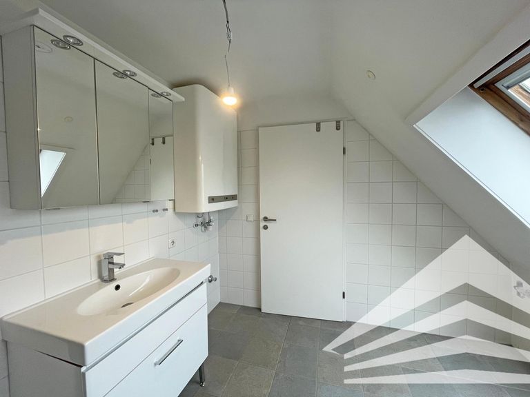 Badezimmer inkl. Wanne und Dusche