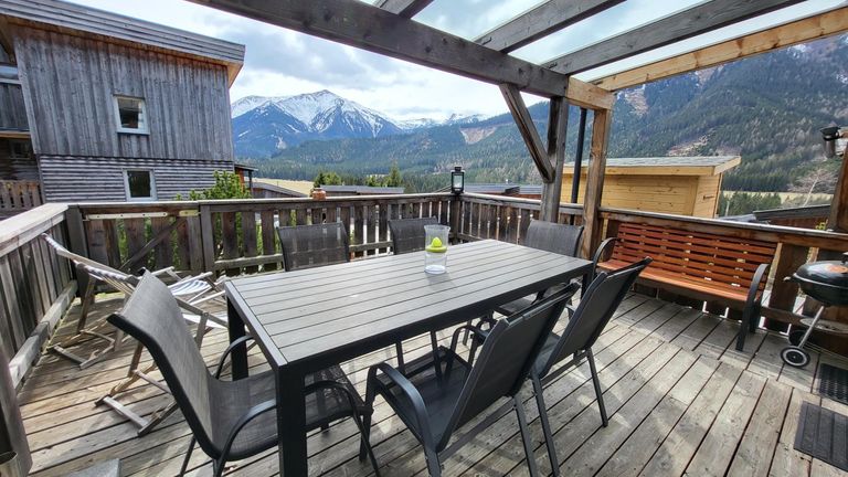 Terrasse mit Blick in die Berge