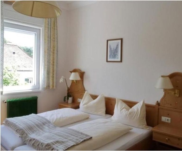 Zimmer-Altes-Gebaeude-1