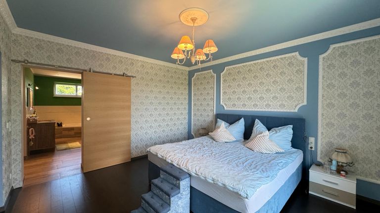 Schlafzimmer - noch mit Einrichtung