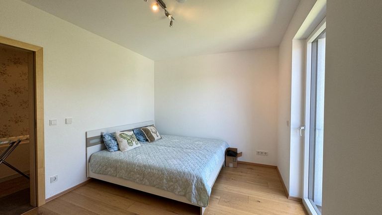 Schlafzimmer - noch mit Einrichtung