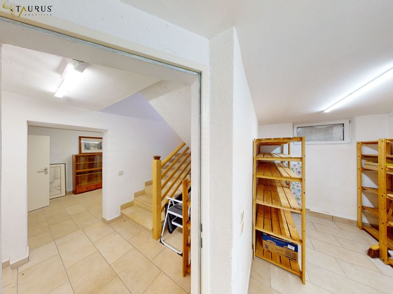 Keller Stiegenhaus und Vorraum