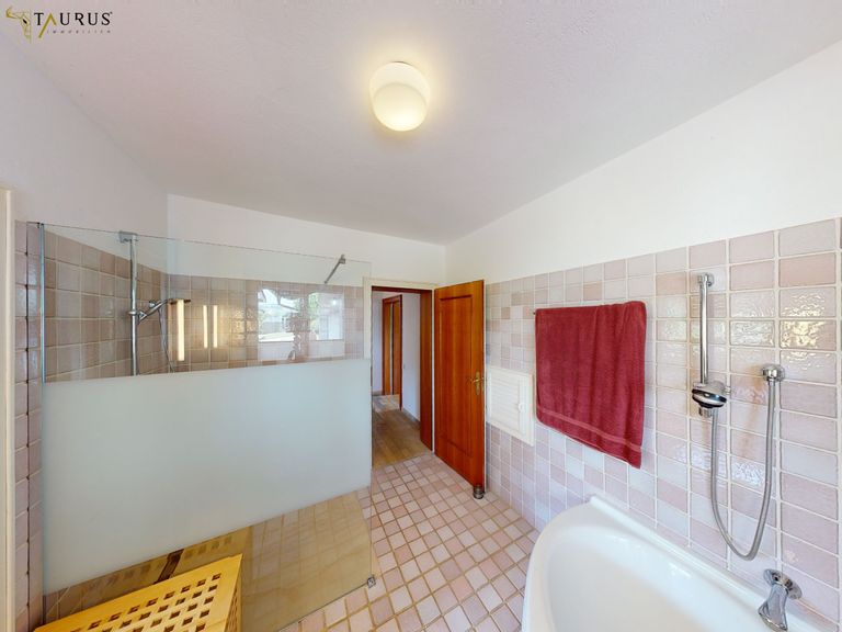 EG Bad mit barrierefreier Dusche