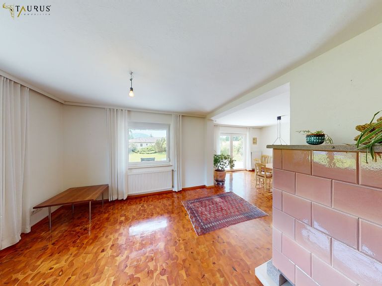 EG Wohn-/Essbereich mit Kachelofen