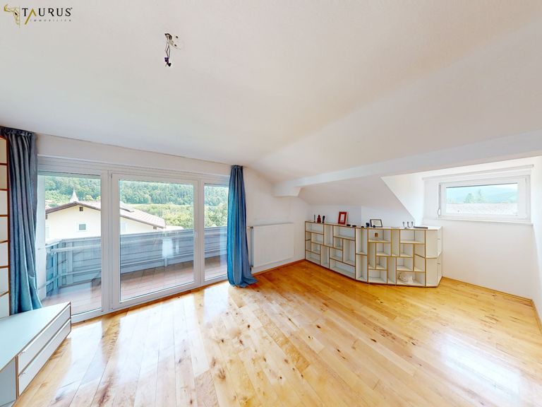 OG Wohnzimmer mit Loggia