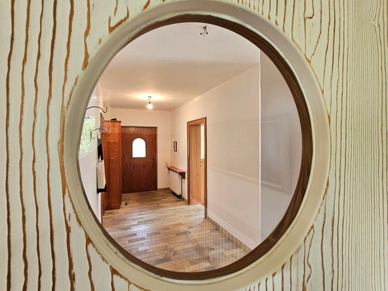 Küchentür mit Blick in den Vorraum