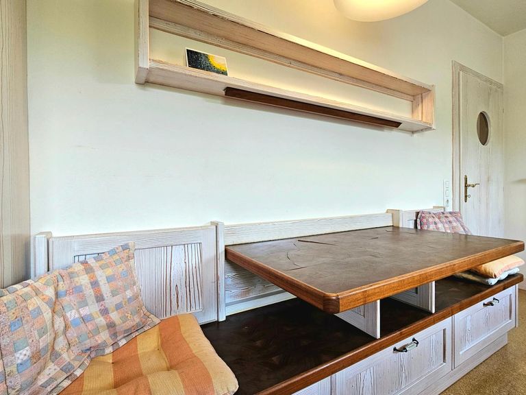 EG Küche - Frühstückstisch