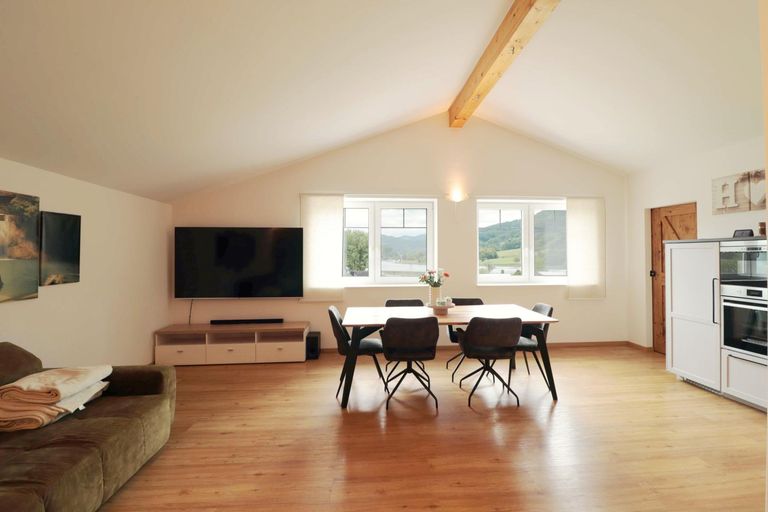 Wohnküche mit Donaublick