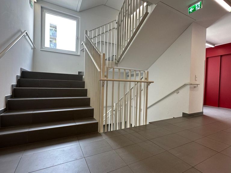 12 Ausstieg vom Lift : Stiegenhaus
