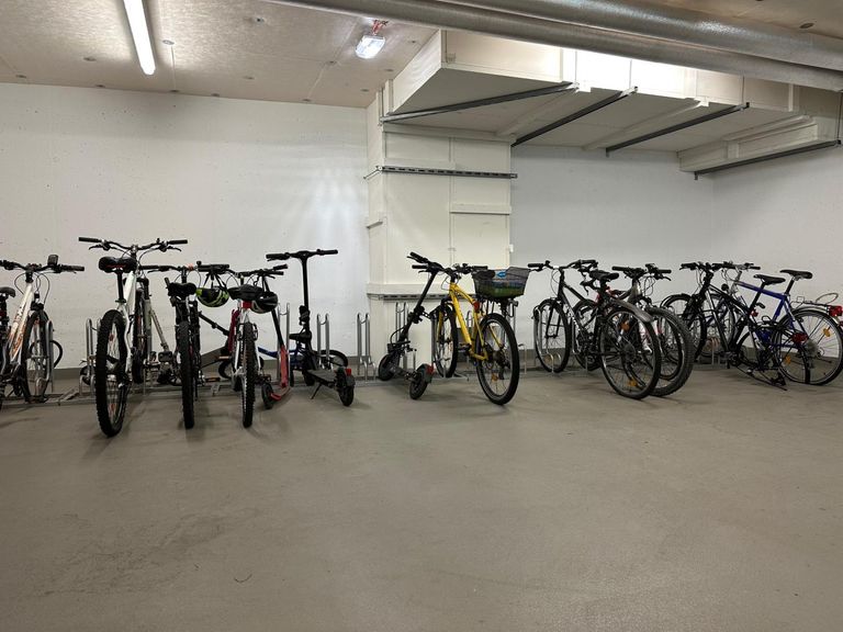 13 großer Fahrradabstellraum