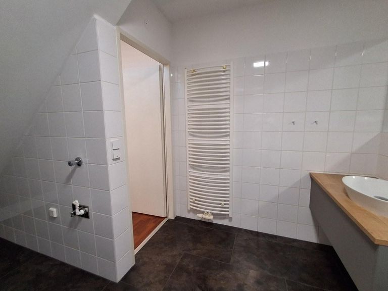 25 Waschmaschinenanschluss im Bad 1210