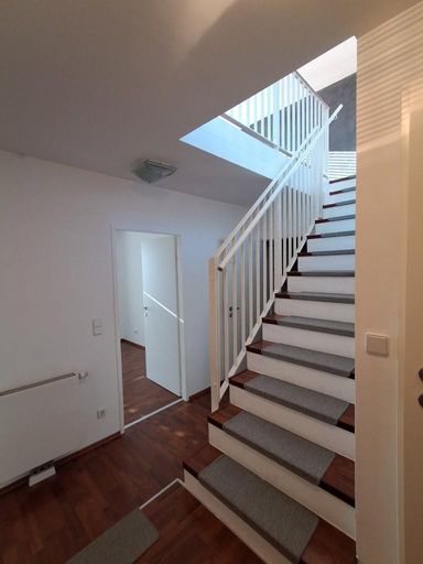 24 Stiegenaufgang 1210