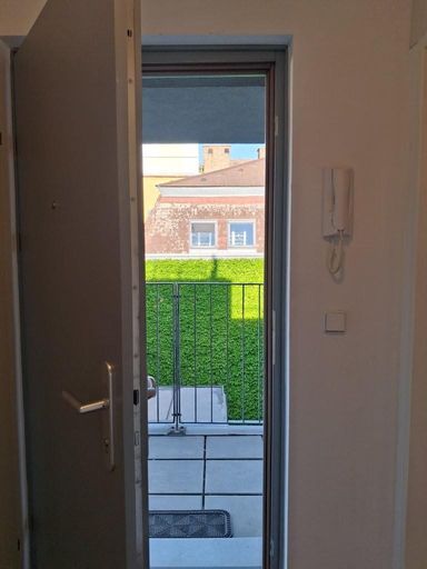 27 Sicherheitstüre 1210