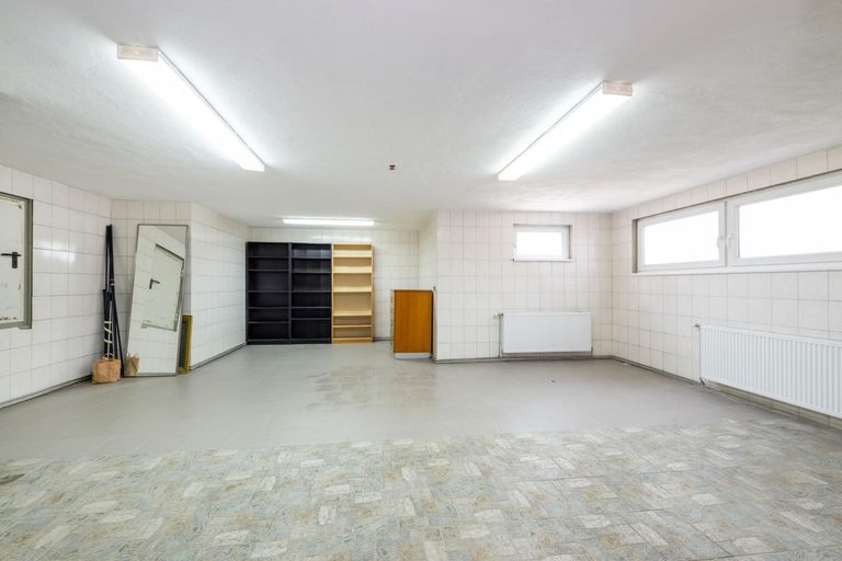 großer Keller-Partyraum