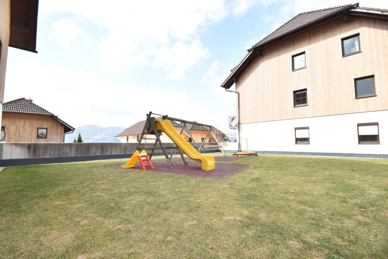 Spielplatz - Geräumige 3 Zimmer Terrassenwohnung mit Seeblick Miete Steinbach Am Attersee