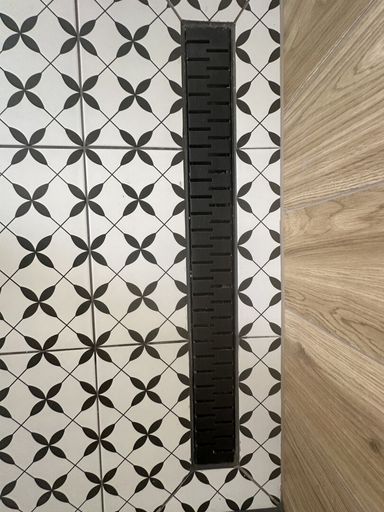 Detail Dusche - Fliesen und Ablauf