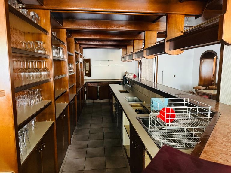 Schankraum mit Gäastebereich