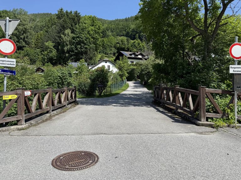 Zufahrt zur Liegenschaft