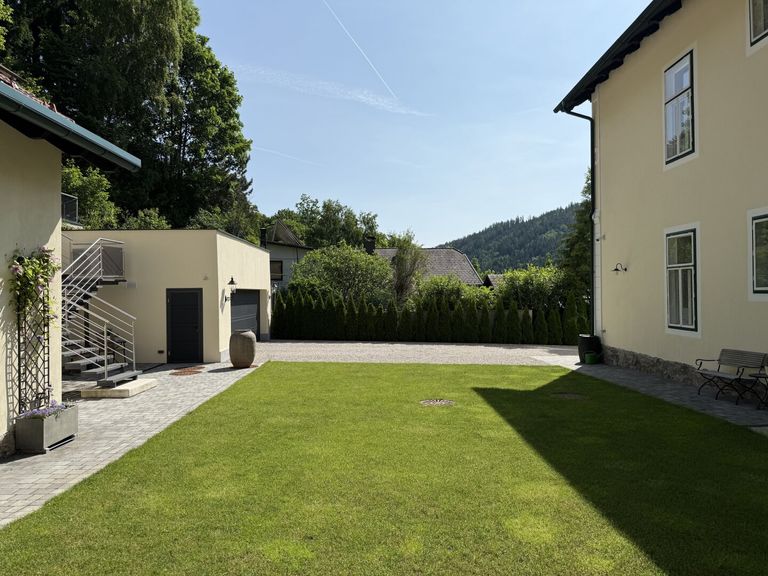 Grünfläche im Innenhof