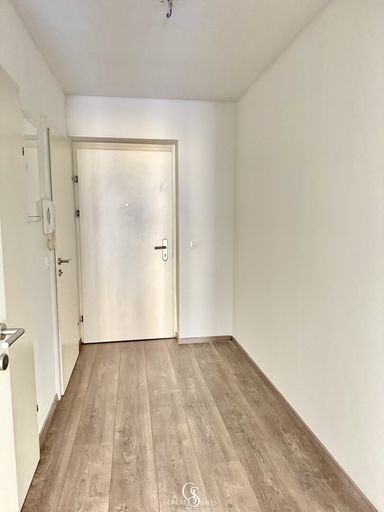 großzügiger Eingangsbereich/Garderobe