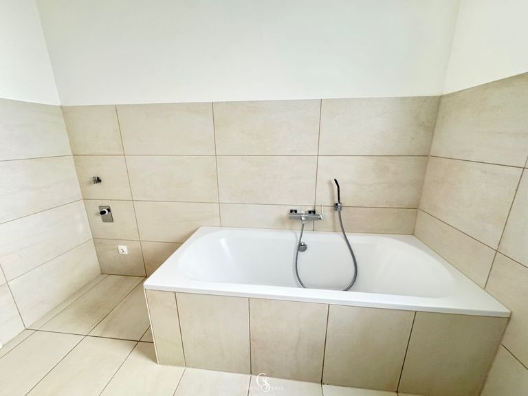 Badewanne und Waschmaschinenanschluss