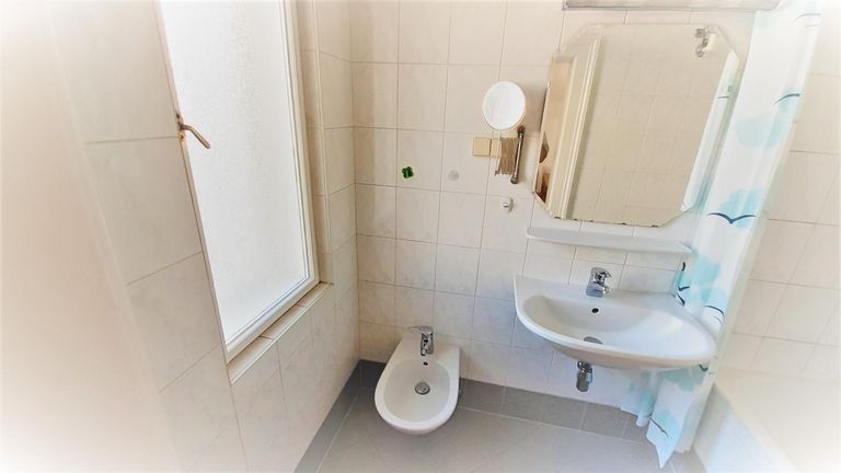 Badezimmer links