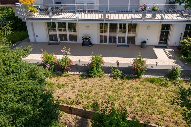 Terrasse mit Garten