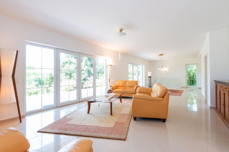 Wohn-, Essbereich mit Zugang zur Terrasse