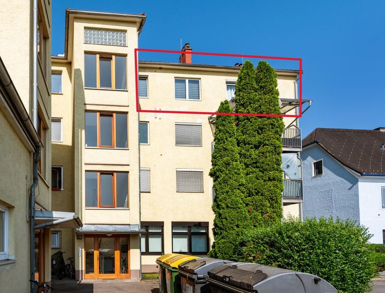 Eingang Gebäude Hofseitig