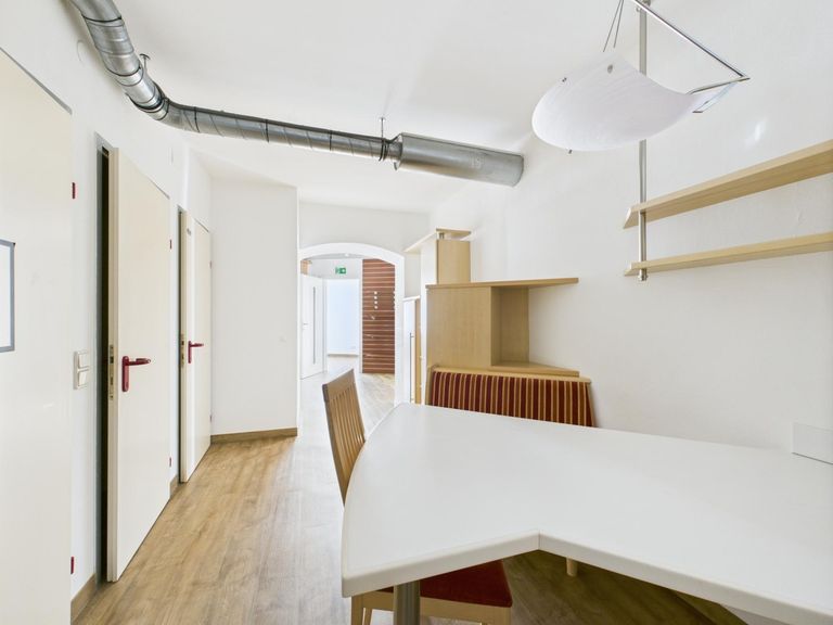 CAM04191G0-PR0042-STILL010