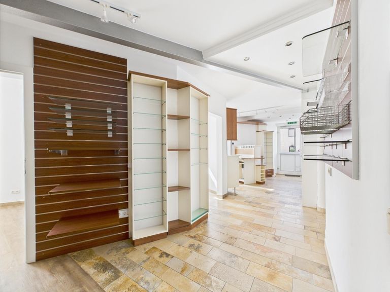 CAM04191G0-PR0042-STILL013