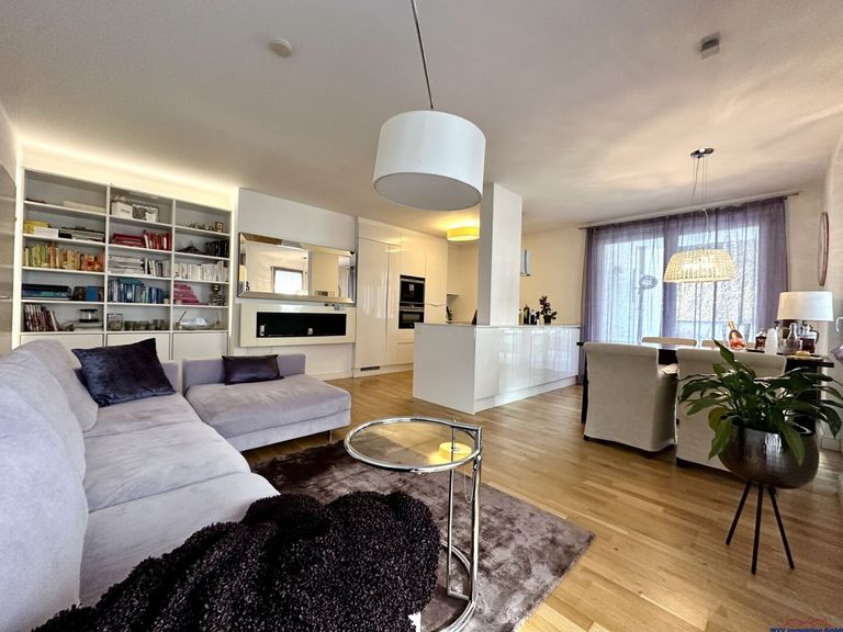 Wohnküche - Blick zur Terrasse+Loggia