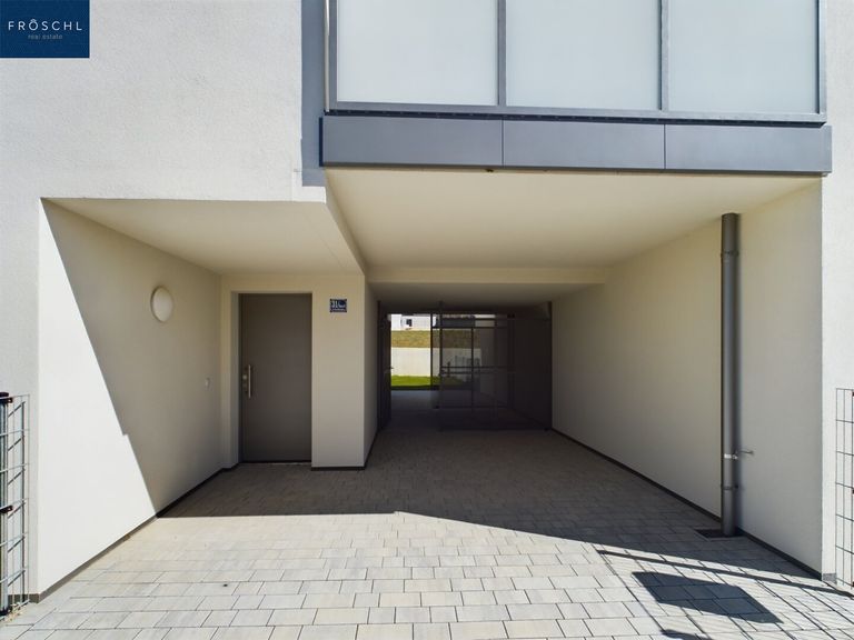 Eingang u. Abstellplätze