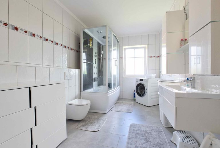 Badezimmer Wohnung OG