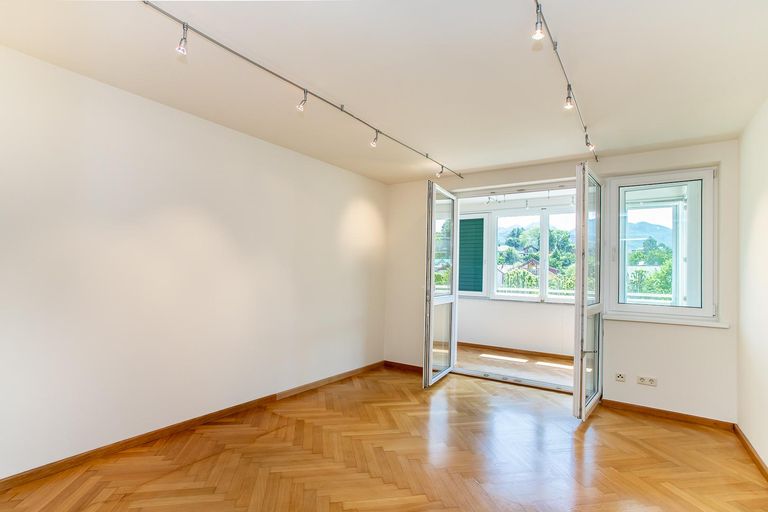 Schlafzimmer mit Loggia