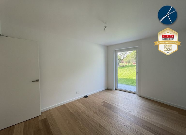 Schlafzimmer mit Ausgang in den Garten