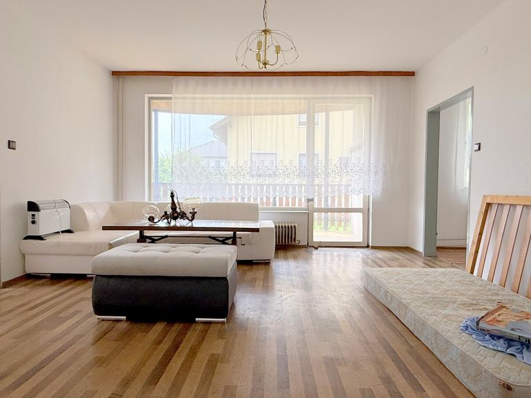 Erdgeschoss - Wohnzimmer mit Terrassenzugang