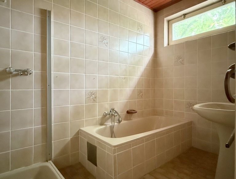 Erdgeschoss - Badezimmer