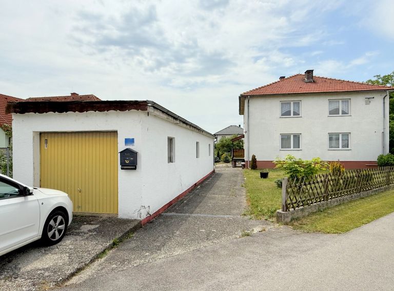 Garage und Haus