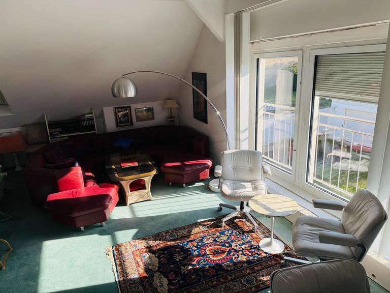 OG offener Wohnraum mit Blick in den Garten