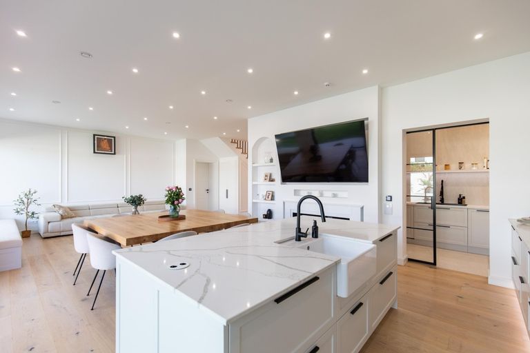 Küche im Wohn-Essbereich