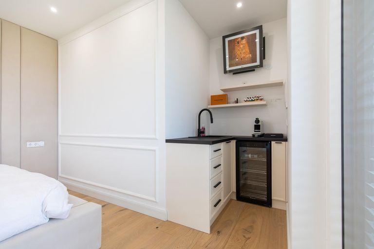 Master Bedroom mit Teeküche