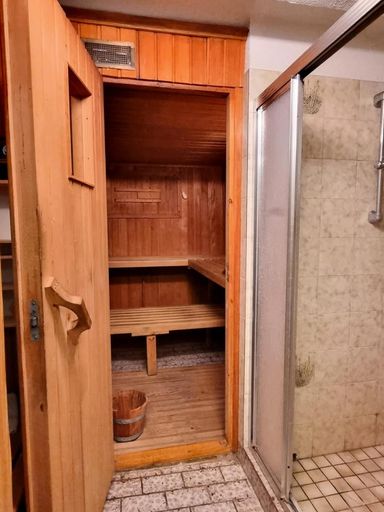 Sauna mit Dusche