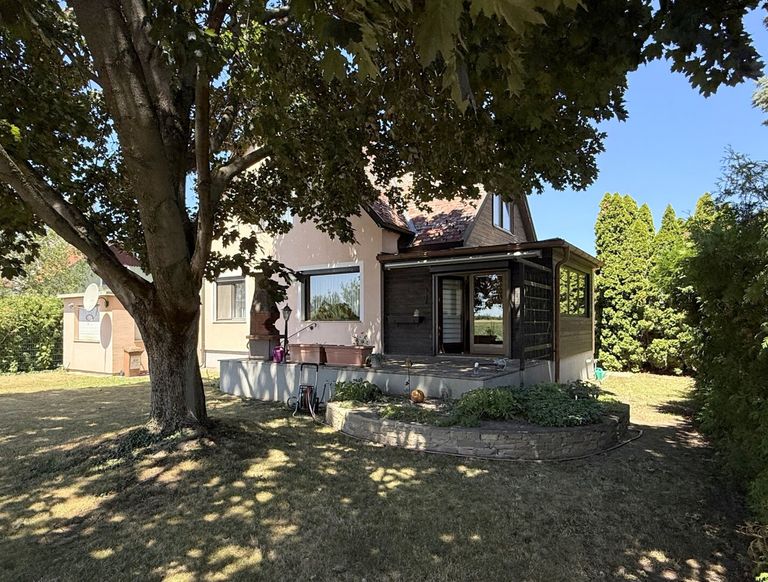 Das Haus vom Garten aus