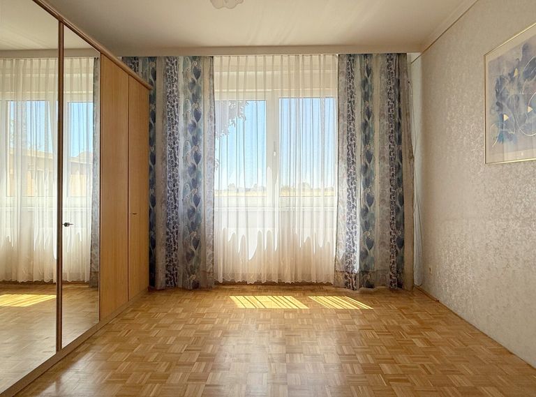 Zimmer mit Gartenblick