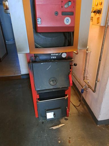 Heizen_Beide Festbrennstoffe + Öl