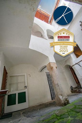 Lichthof mit Arkaden