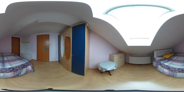 Zimmer 2 im Dachgeschoss