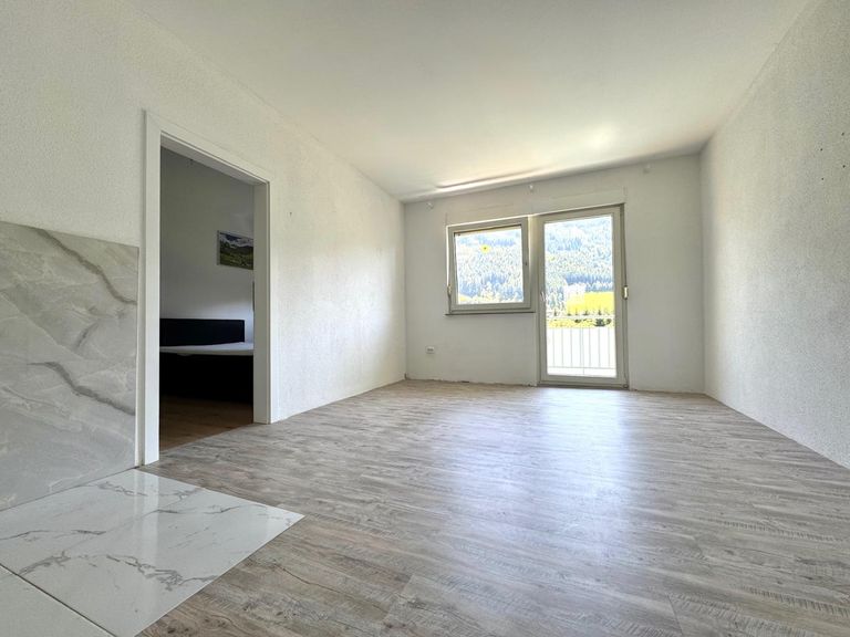 Wohnzimmer und Ofenplatz